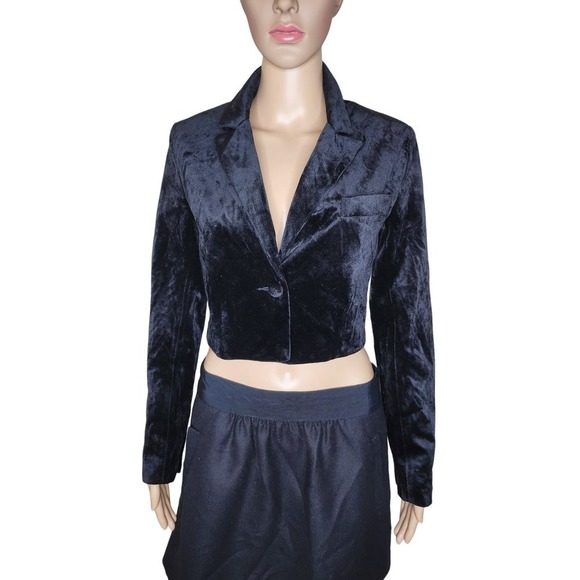 Lulus Jackets & Blazers - NWT Lulus Festive magic women's black velvet cropped Jacket XS